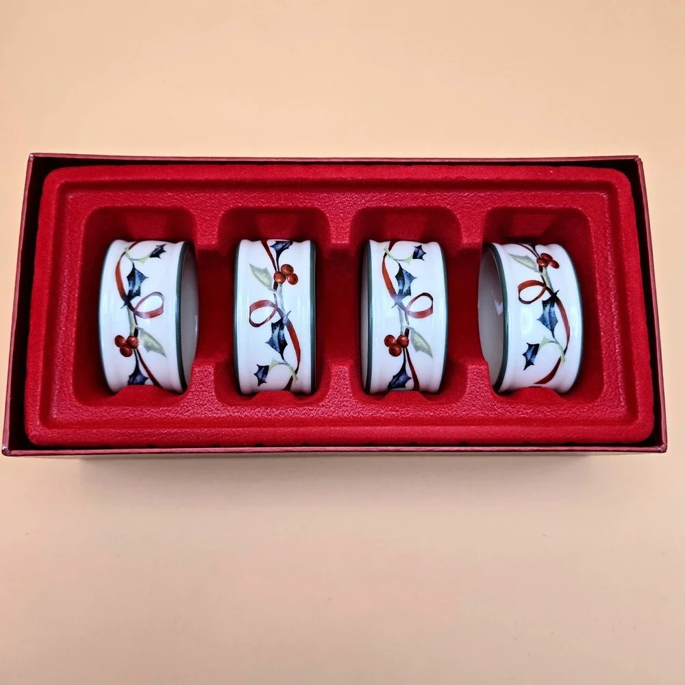 Lenox Winter Greetings Everyday Napkin Rings Set of 4 Holly Berries Ivory China